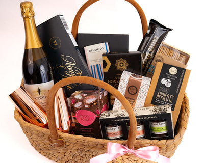 Champagne & Treats Luxury Picnic Hamper for Mum
